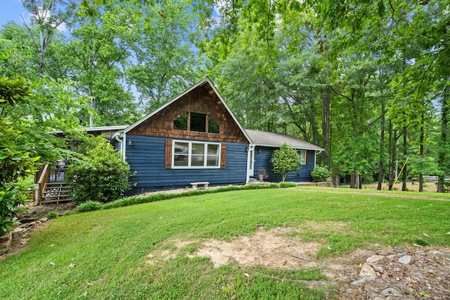 view of front of house featuring a front yard