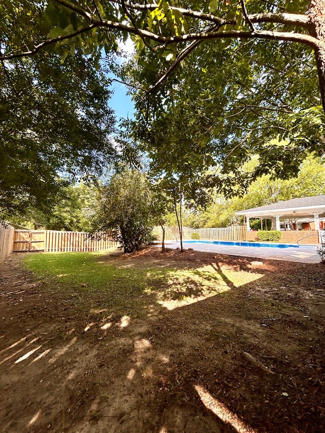 view of yard featuring a fenced in pool