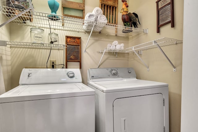 washroom featuring washing machine and clothes dryer