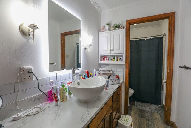 3715 Sinclair Dam Rd, Milledgeville, GA 31061 - bathroom with vanity, crown molding, toilet, curtained shower, and wood finished floors
