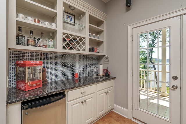 116 Island Dr, Milledgeville, GA 31061 - indoor wet bar with stainless steel dishwasher, tasteful backsplash, and baseboards