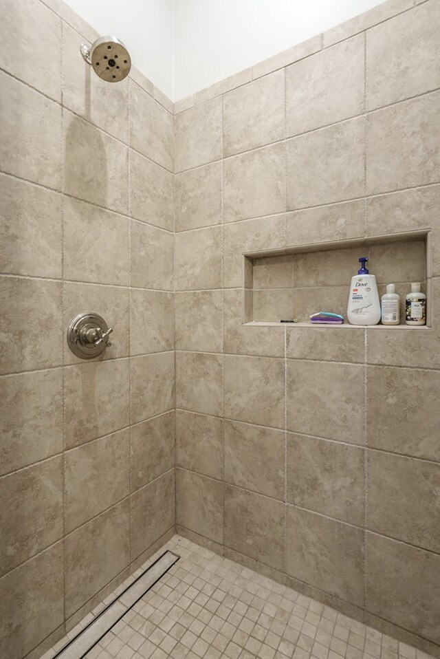 116 Island Dr, Milledgeville, GA 31061 - bathroom with tiled shower
