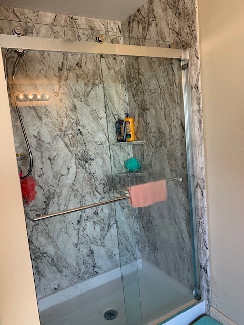 1683 Sara Hunter Ln, Milledgeville, GA 31061 - full bath with a marble finish shower
