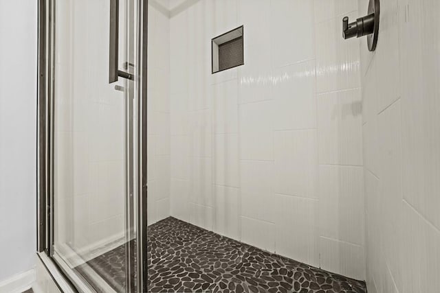 full bath featuring a tile shower