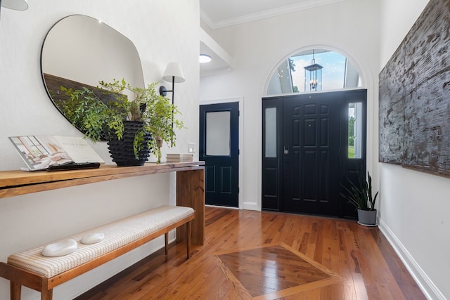 entryway featuring ornamental molding