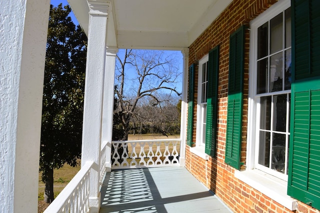 balcony featuring covered porch