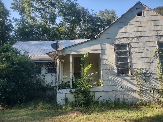 view of home's exterior