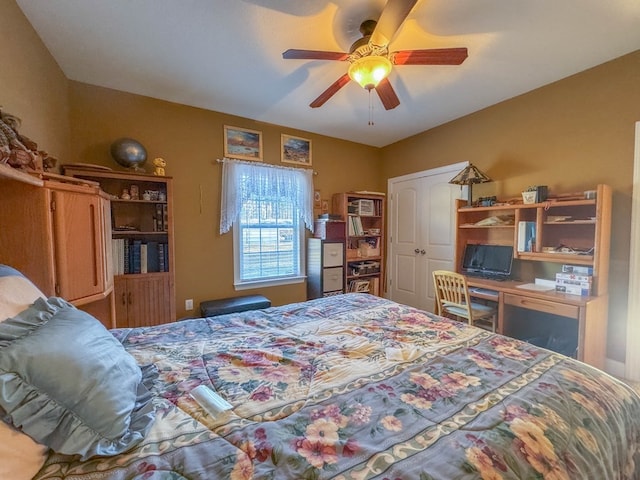 bedroom featuring ceiling fan