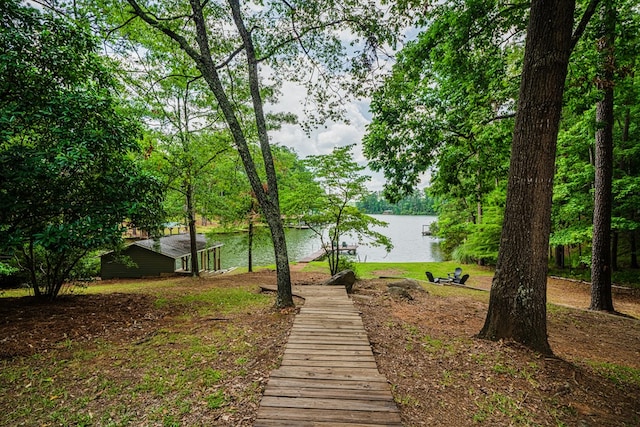 view of yard featuring a water view