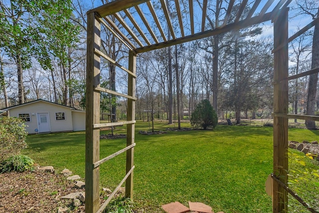 110 Westminster Dr, Eatonton, GA 31024 - view of yard with an outdoor structure