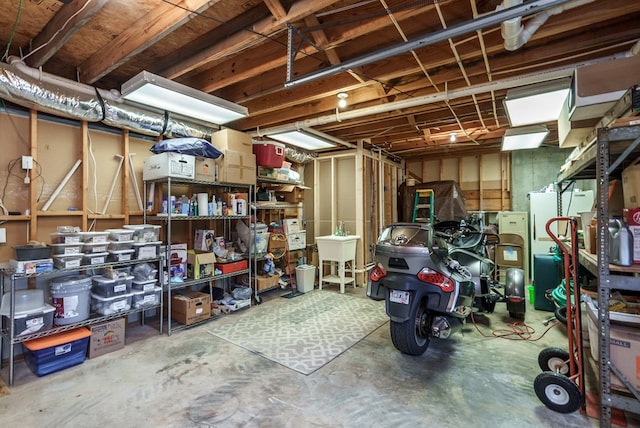 storage featuring sink