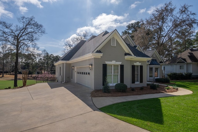 view of front facade featuring a front lawn and a garage