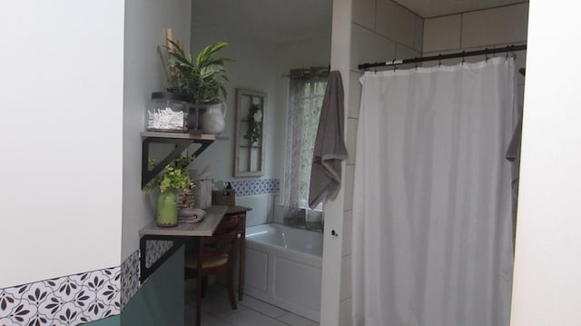 131 NE Carriage Ct, Milledgeville, GA 31061 - bathroom featuring a shower with curtain and a garden tub