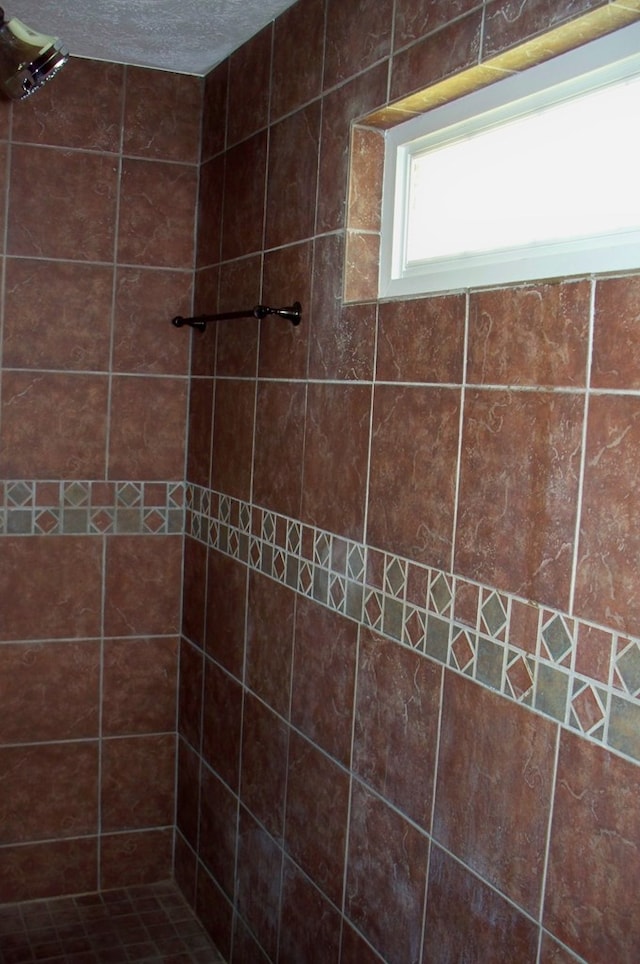 121 Long Island Dr, Eatonton, GA 31024 - bathroom with a tile shower