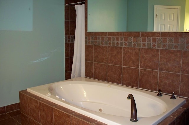 121 Long Island Dr, Eatonton, GA 31024 - full bath featuring a jetted tub