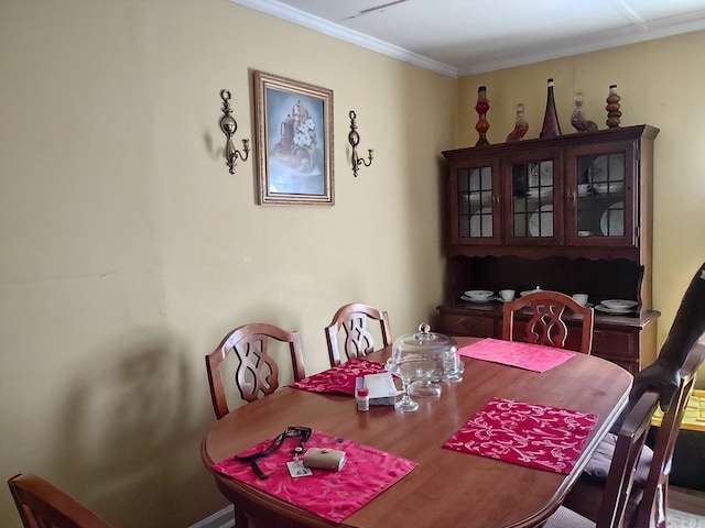 dining space with ornamental molding