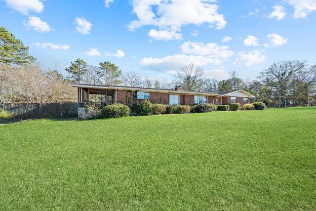 single story home with a front lawn