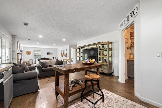 111 Southlake Dr, Eatonton, GA 31024 - interior space featuring wood finished floors, a textured ceiling, visible vents, and recessed lighting