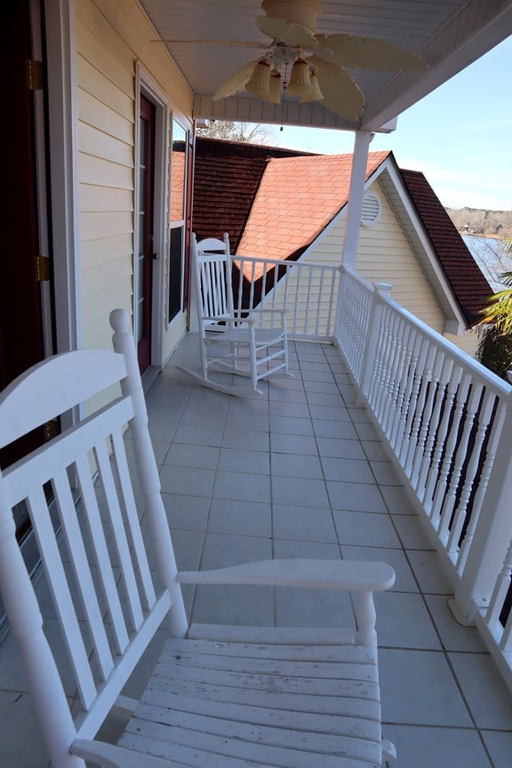 balcony with ceiling fan