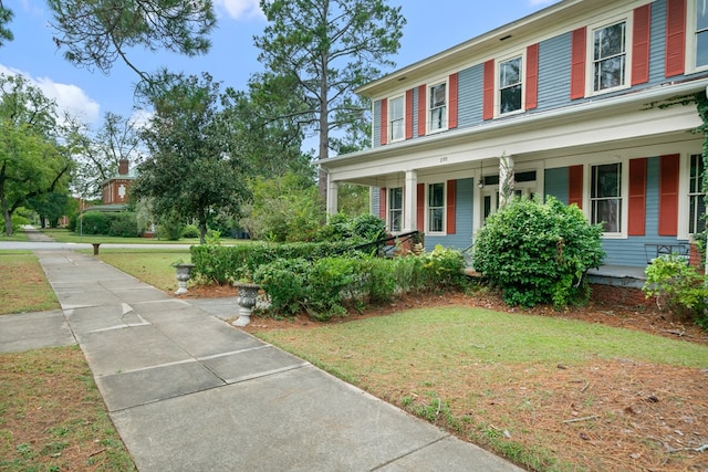 view of front of house with a front lawn