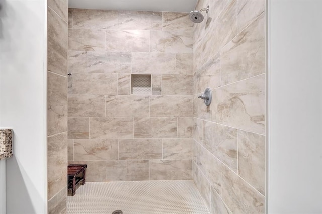 bathroom featuring a tile shower