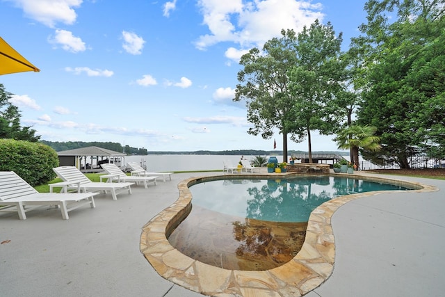 202 Jackson Rd, Milledgeville, GA 31061 - view of swimming pool with a patio area, a pool with connected hot tub, and a water view