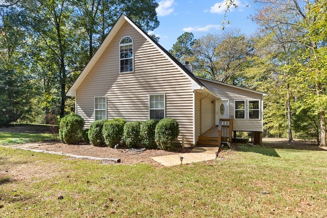 view of side of property featuring a yard