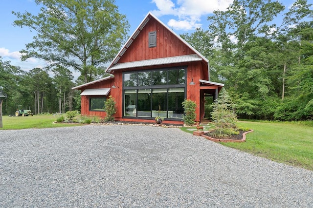 2163 N Jefferson St, Milledgeville, GA 31061 - view of front of property featuring a front yard, a metal roof, and a standing seam roof