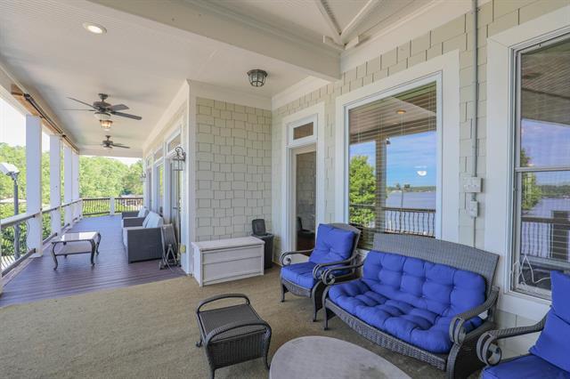 view of patio featuring a porch and a ceiling fan