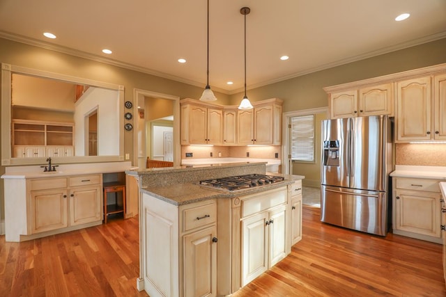 kitchen with a center island, stainless steel appliances, light wood-style floors, and a sink