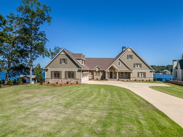 craftsman-style home featuring a front yard