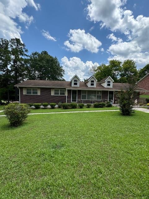 view of front of property with a front yard