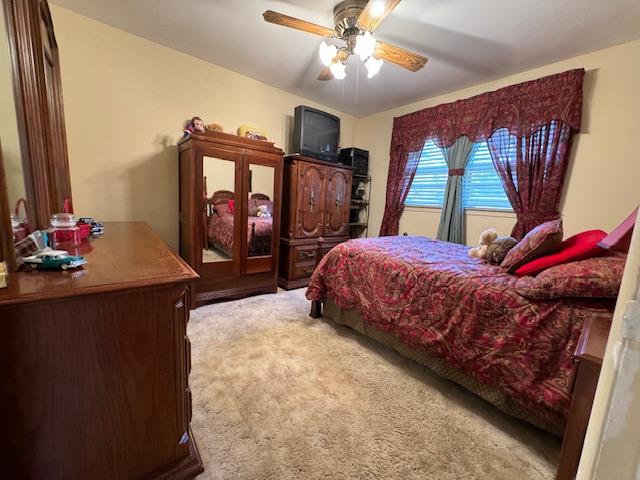 carpeted bedroom featuring ceiling fan