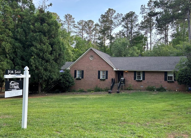 3657 Sussex Dr, Milledgeville, GA 31061 - ranch-style home featuring brick siding, a shingled roof, crawl space, and a front yard
