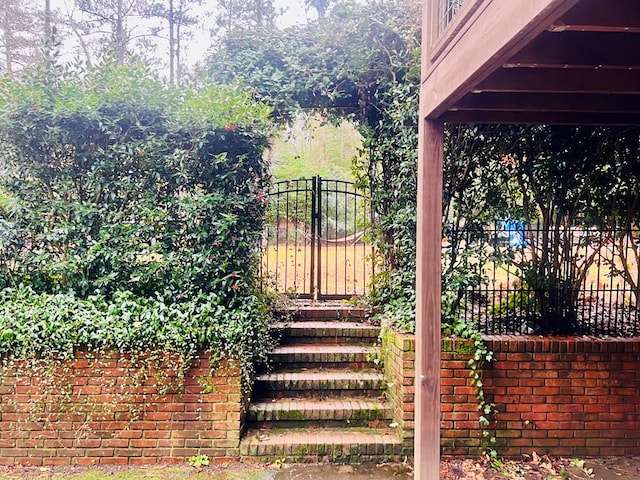 3657 Sussex Dr, Milledgeville, GA 31061 - view of gate with fence