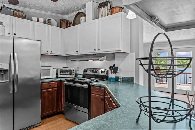 126A N Little River Run, Eatonton, GA 31024 - kitchen with stainless steel appliances, a textured ceiling, dark countertops, tasteful backsplash, and crown molding