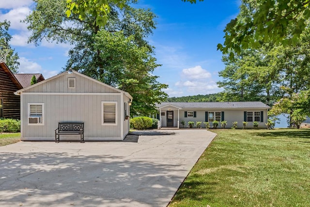 126A N Little River Run, Eatonton, GA 31024 - single story home with a front yard and driveway
