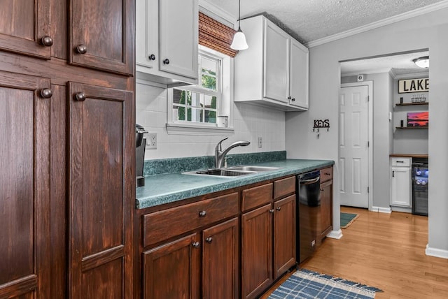 126A N Little River Run, Eatonton, GA 31024 - kitchen featuring a textured ceiling, dark countertops, light wood-style flooring, beverage cooler, and ornamental molding