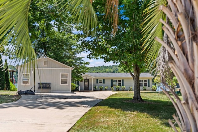 126A N Little River Run, Eatonton, GA 31024 - ranch-style home with driveway and a front lawn