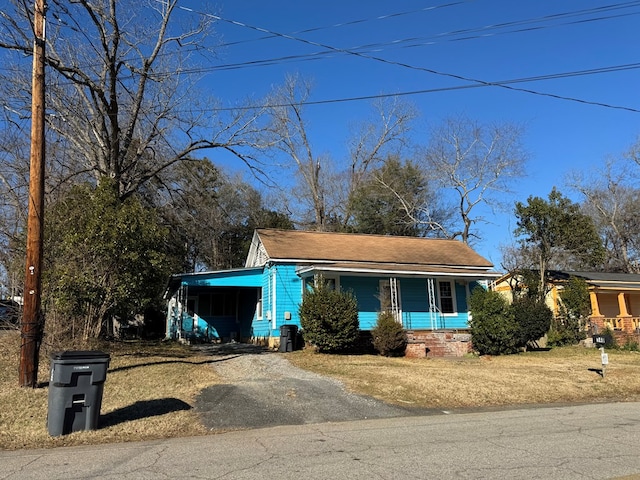 view of front of property featuring a porch and a carport