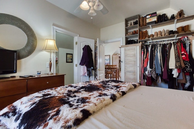 bedroom with a closet, lofted ceiling, and a ceiling fan