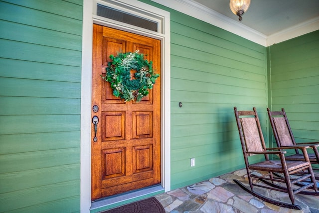 property entrance featuring a porch