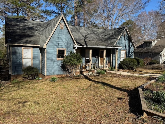 view of front of home featuring a porch, a front lawn, and a shingled roof