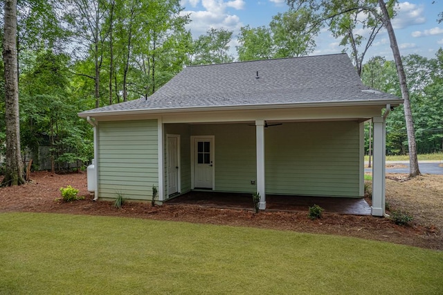172 Southshore Rd, Eatonton, GA 31024 - view of front of home with a front lawn and roof with shingles
