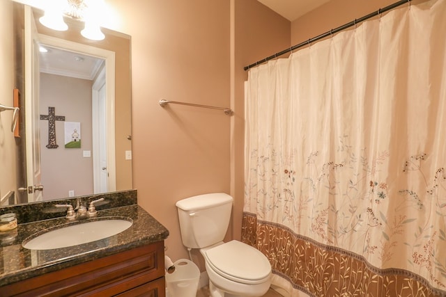 bathroom with curtained shower, crown molding, vanity, and toilet