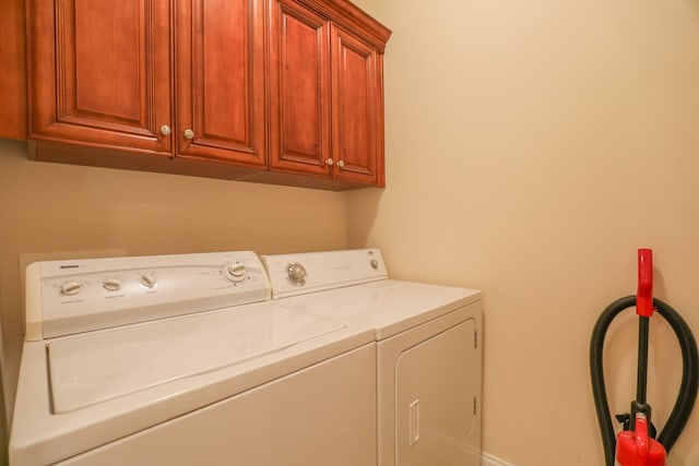 laundry room featuring cabinets and independent washer and dryer