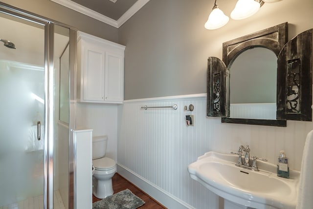 bathroom featuring walk in shower, crown molding, sink, hardwood / wood-style flooring, and toilet