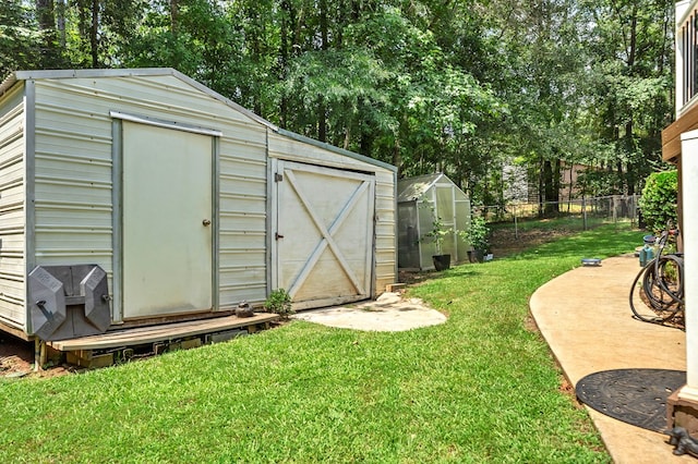 view of outdoor structure with a yard