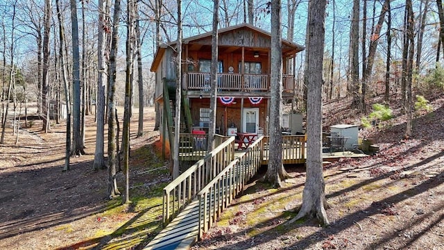 view of front facade featuring a wooden deck