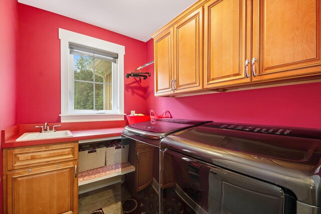 laundry room with cabinets, independent washer and dryer, and sink